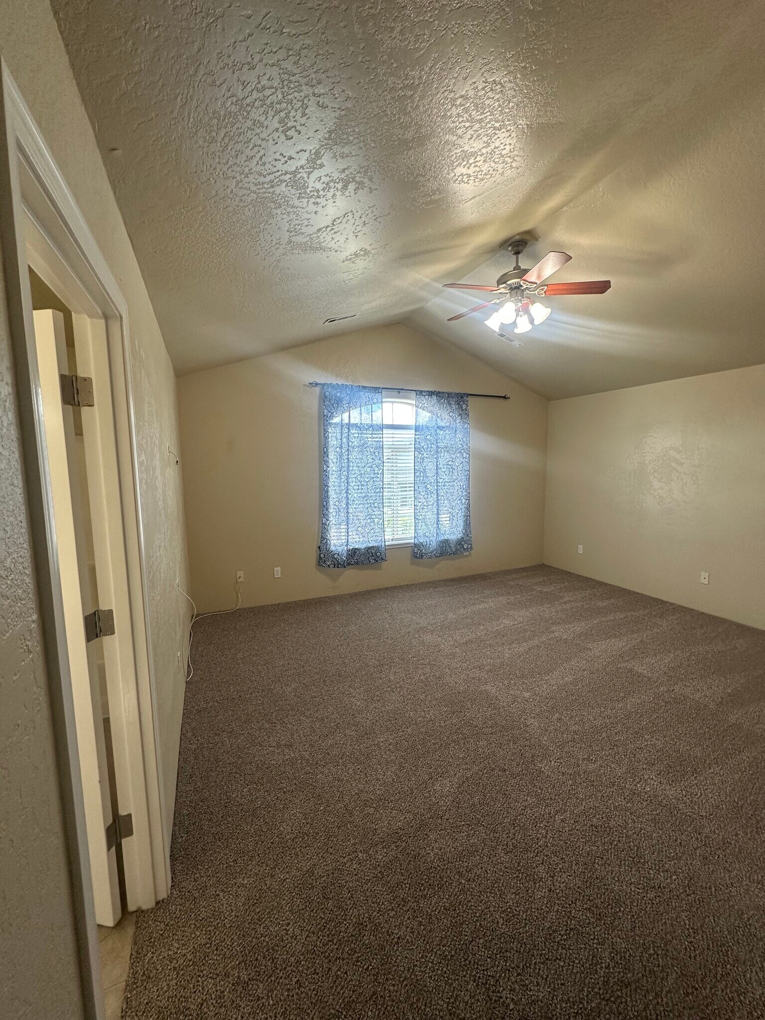 Master bedroom - 855 Virginia Dr