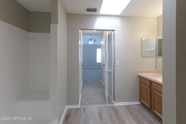 Building Photo - 606 Radnor Ln