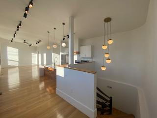 Building Photo - Charming Newly Renovated Apartment in the Heart of Downtown Winchester- Free WIFI - No Pet Fee