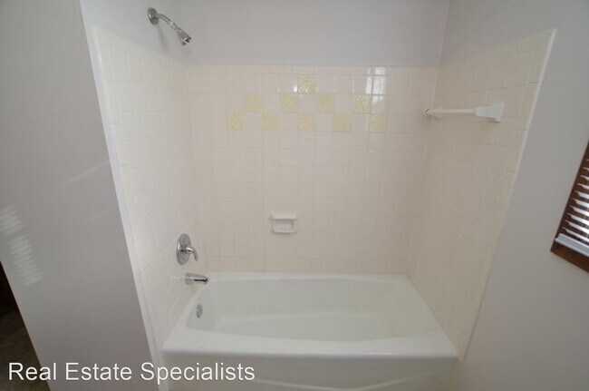 Building Photo - 609-667 Ridgeway Dr