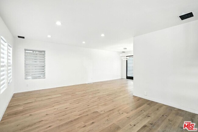 Building Photo - 5128 Llano Dr
