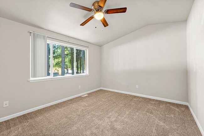 Building Photo - Updated 3 Bed Home for Rent in Lacey | Vau...
