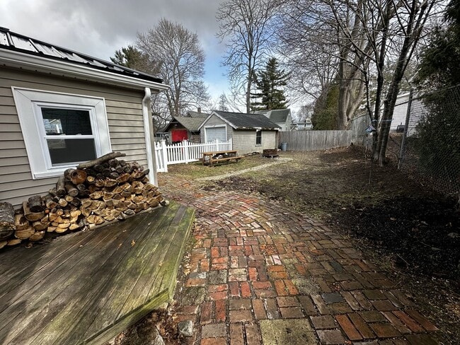 Building Photo - 24 Stone St