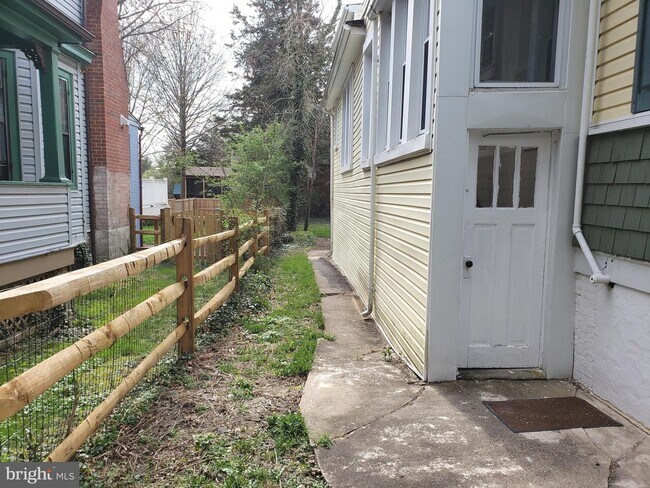 Primary Photo - 5846 Bellona Ave
