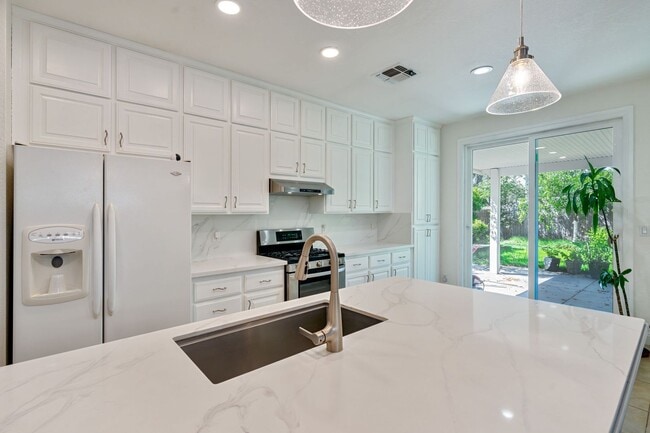 Building Photo - Spacious 4-Bedroom Home, Beautifully Maint...