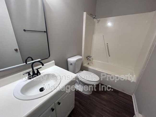 Building Photo - 115 Cox Ave