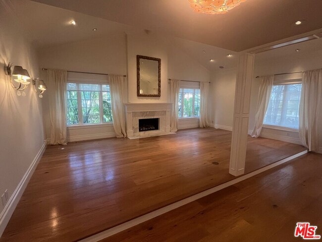 Building Photo - 1419 Avenida de Cortez