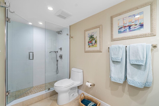 Building Photo - 5080 N Ocean Dr