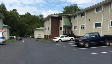 Building Photo - Willow Creek Apartments