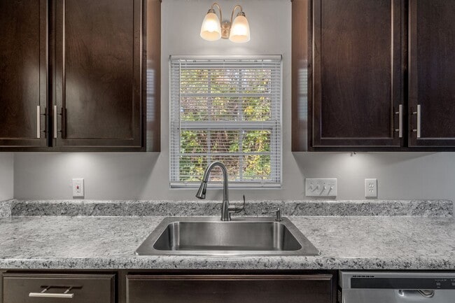 Building Photo - SW - Like New Home! Newer SS Appliances & Cabinets, Ceiling Fans, Blinds, Front Porch and Deck. M...