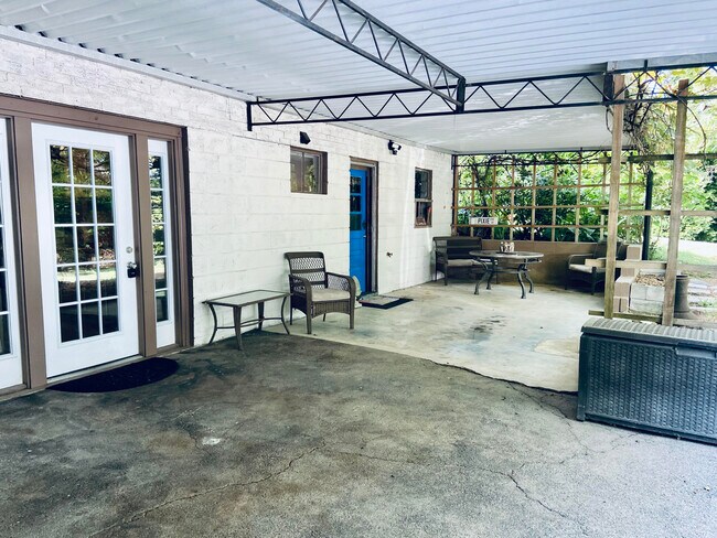 Building Photo - 1238 Rugby Dr