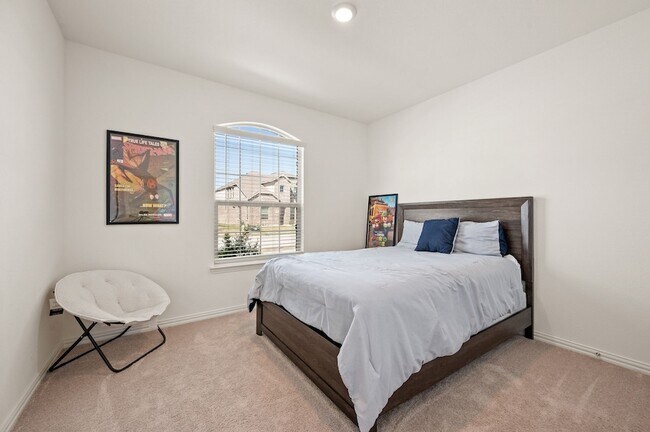 Building Photo - 1216 W Yarrow Ave