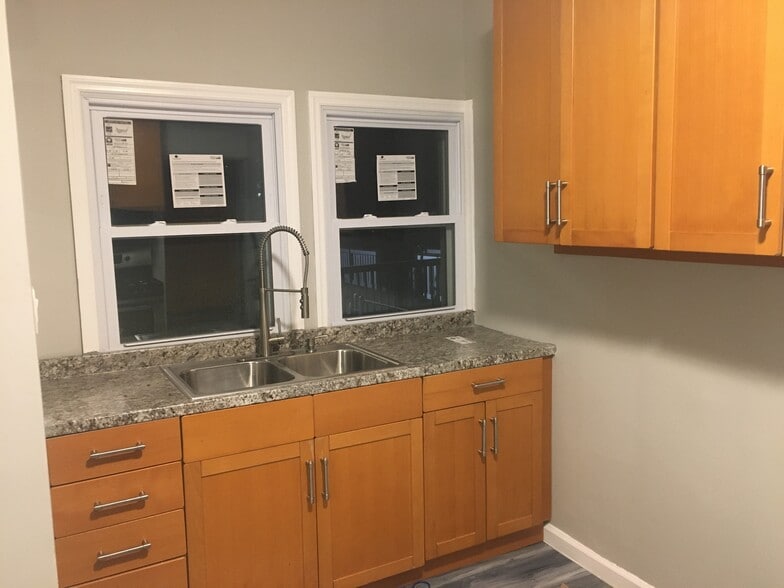 Building Photo - 60 Summit Ave