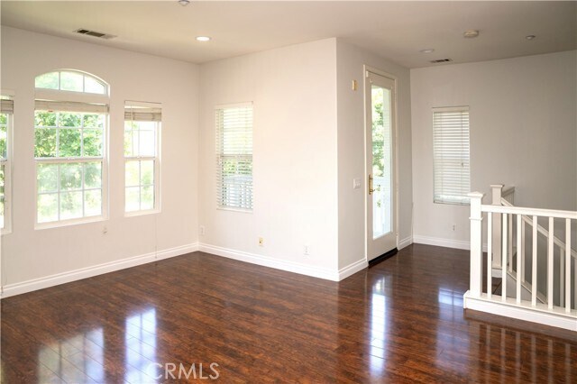 Building Photo - 71 Strawflower St