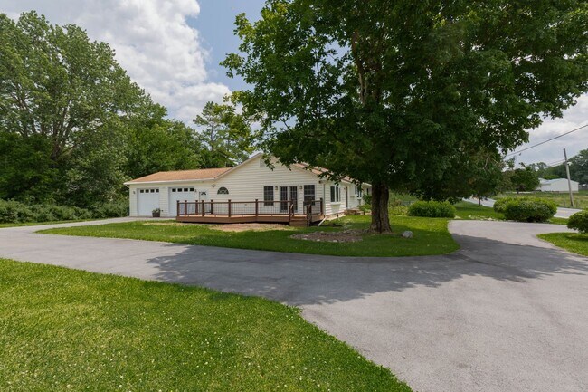Building Photo - 4 Bed, 3, Bath Single Family Home in Ranson, WV