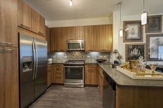 Building Photo - 2111 Westheimer Rd