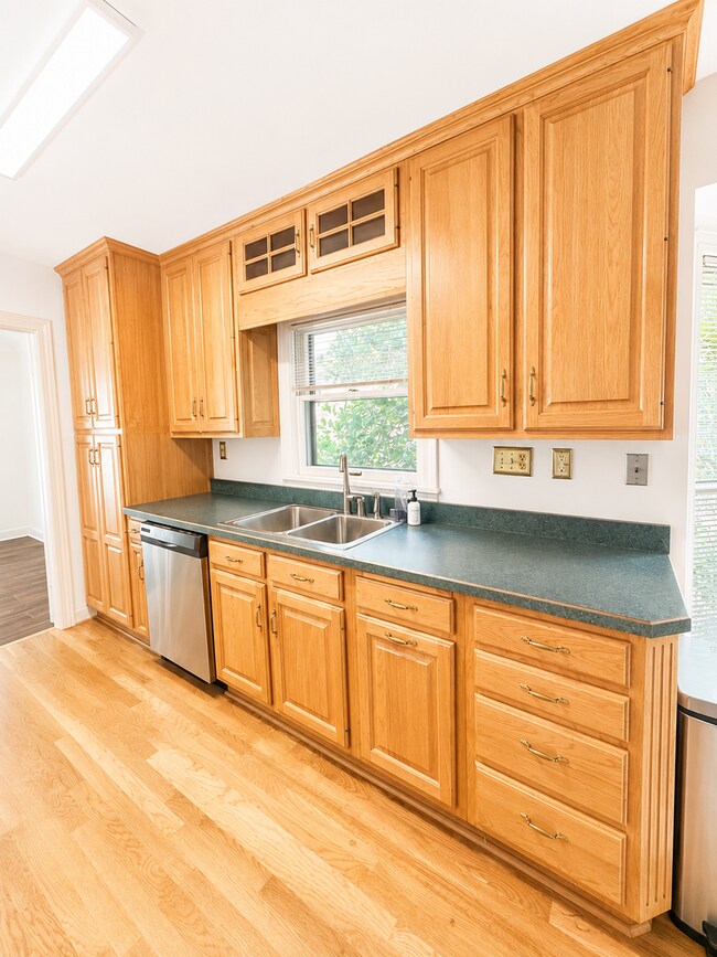 Building Photo - 9205 Whitegate Ct