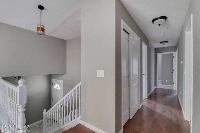 Building Photo - Stunning 4 Bed/3Bath Bi Level