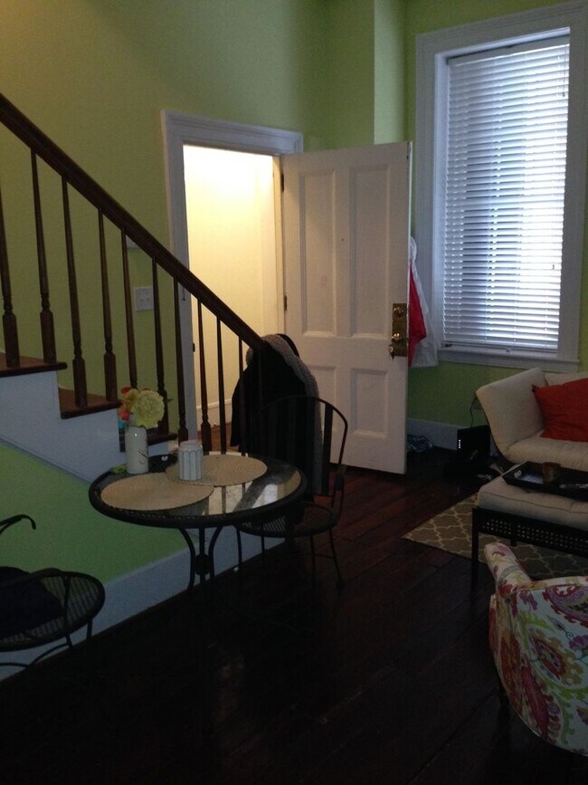 Building Photo - 333K