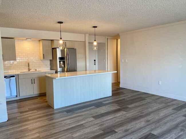Building Photo - AVAILABLE NOW! Recently remodeled condo on Cherry Creek Trail + Move in Special!
