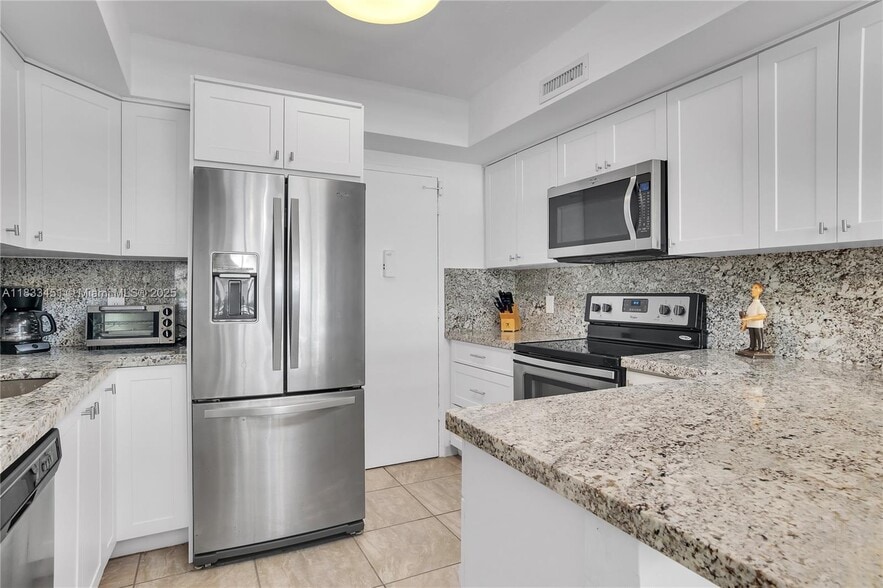 Building Photo - 3505 S Ocean Dr