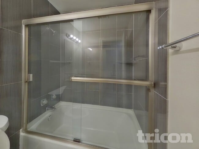 Building Photo - 523 Red Coat Ln