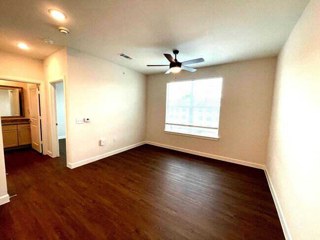 Building Photo - 2300 N Friendship Rd