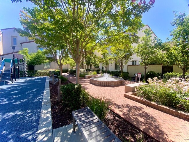 Building Photo - Modern Fremont Home with Expansive Loft for Rent!