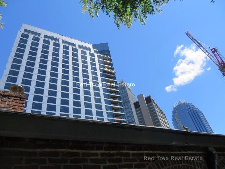 Building Photo - 49 St Germain St