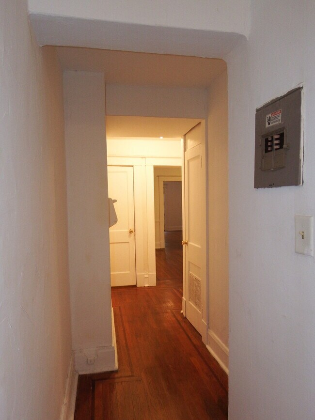 Building Photo - 2111 Park Ave