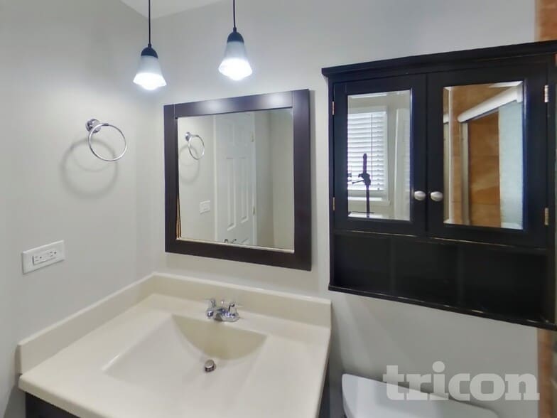 Building Photo - 1130 Pinehurst Ln