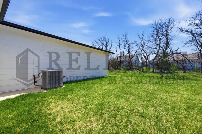 Building Photo - 701 Elmwood St