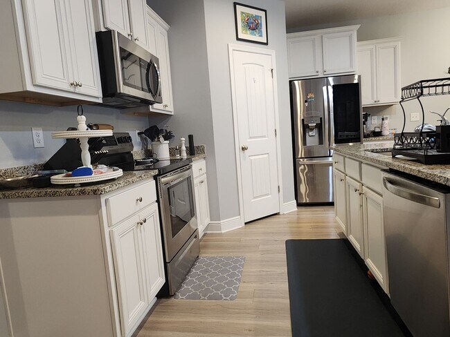 Building Photo - 104 Moonraker Cir
