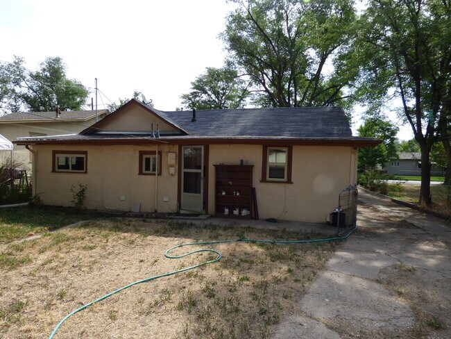 Building Photo - $0 DEPOSIT OPTION! CHARMING EDGEWATER 3 BED/2BATH HOME 3 BLOCKS FROM SLOAN'S LAKE