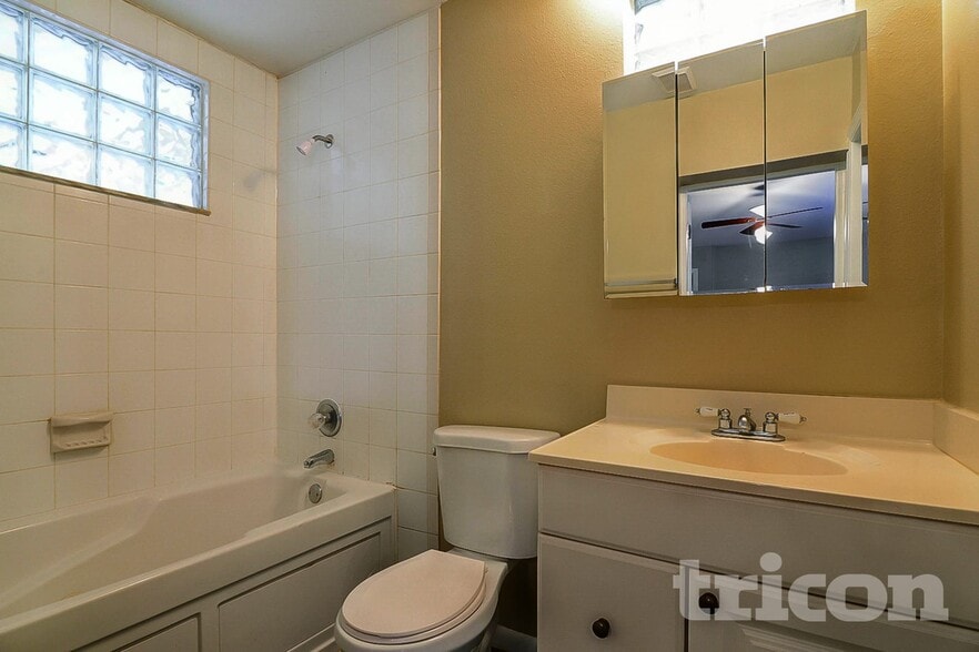 Building Photo - 5843 59th Way N