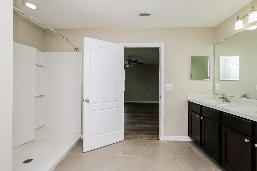 Building Photo - 10430 Whispering Hammock Dr