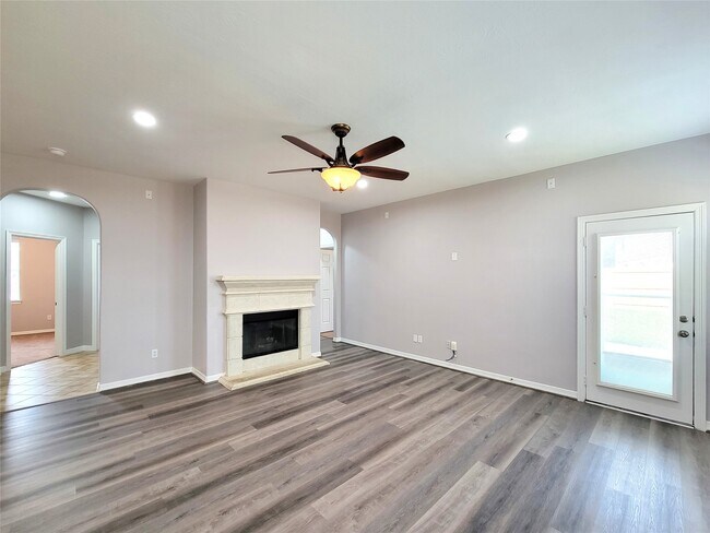 Building Photo - 17207 Mossbriar Ln