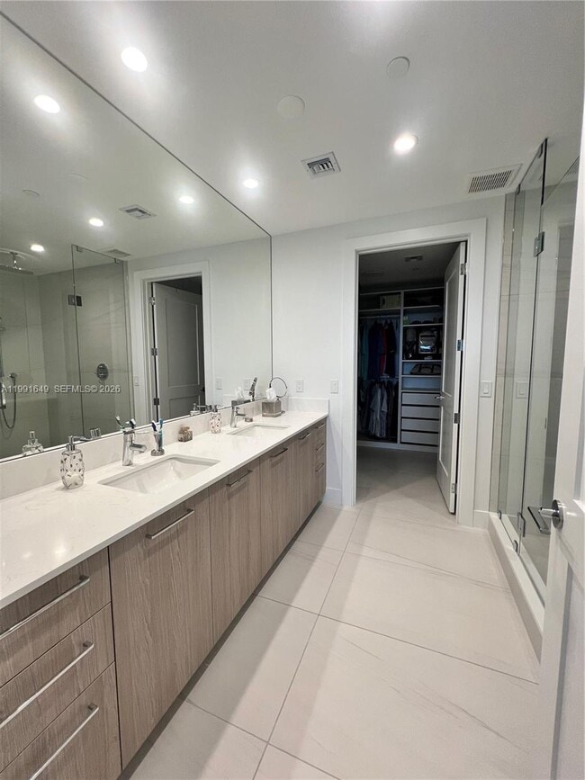 Building Photo - 153 N Seabreeze Blvd