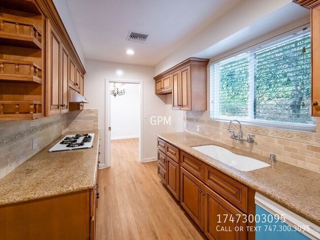 Building Photo - Dream Home in La Crescenta!