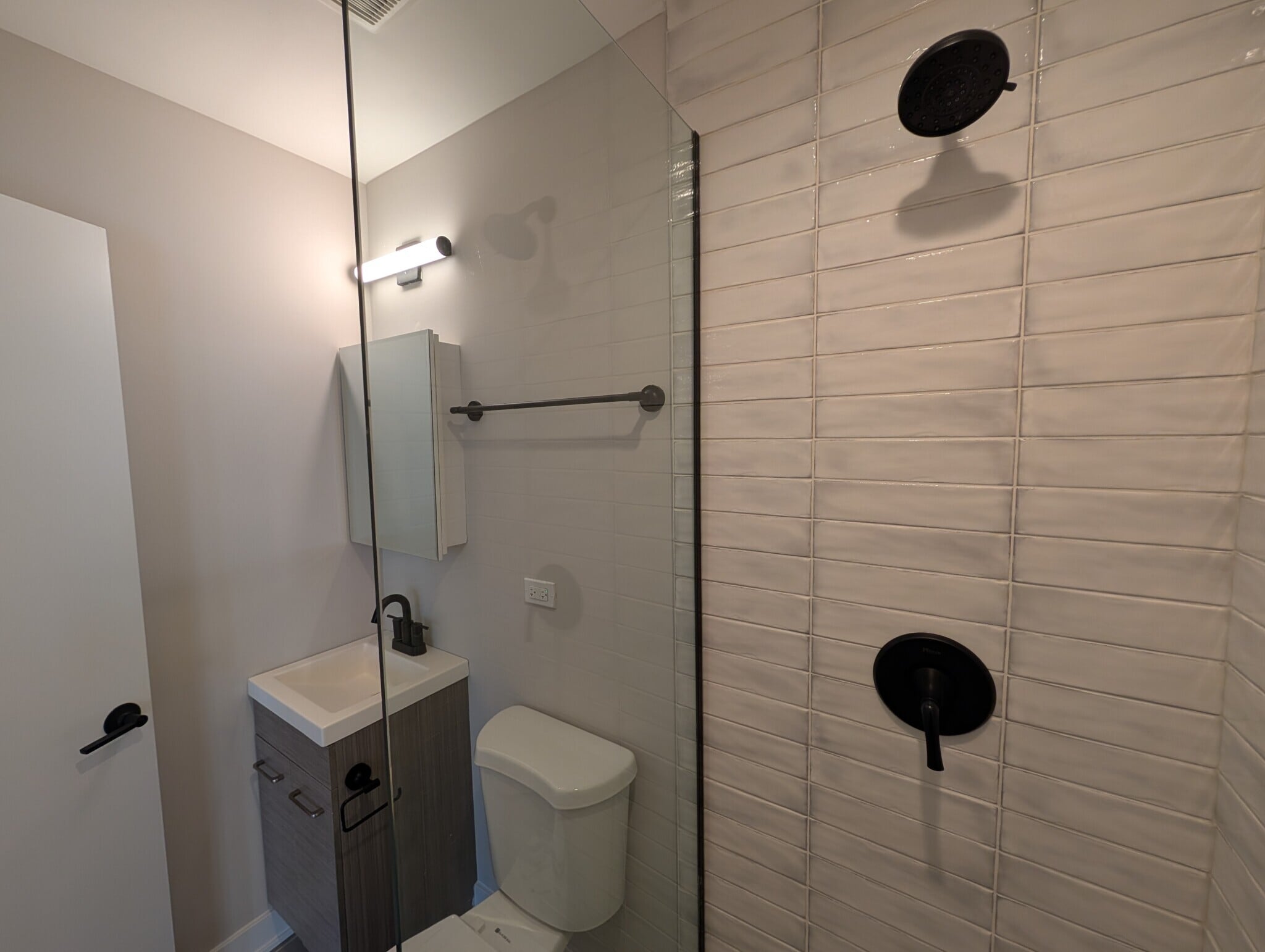 Building Photo - 648 W Wrightwood Ave