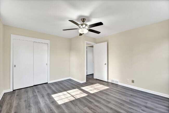 Building Photo - 337 Glendola Ave NW