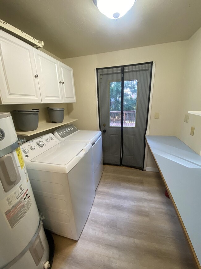 Building Photo - 340 E Island Lake Rd