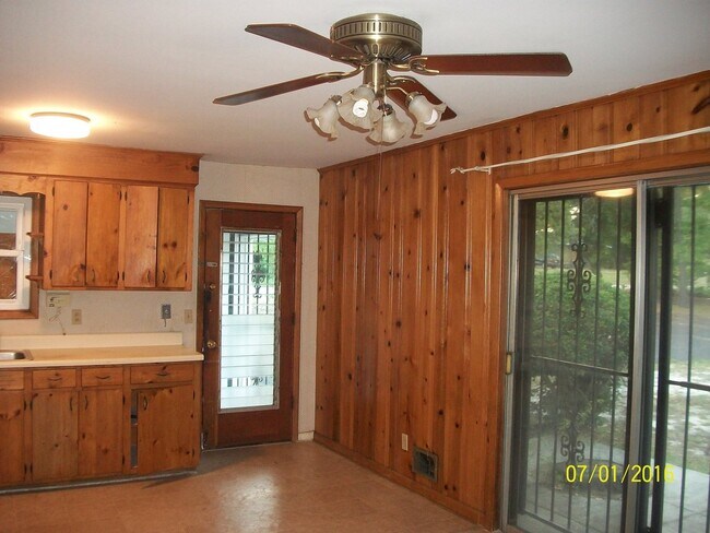 Building Photo - 2851 Wells Dr