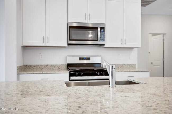 Building Photo - 30450 Sage St