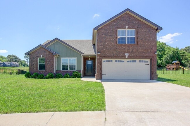Building Photo - Sharp 3 bed 2 Bath Close To Ft Campbell