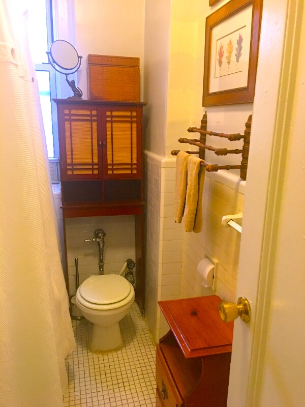 Building Photo - 4761 Broadway