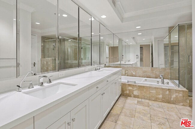 Building Photo - 11500 San Vicente Blvd