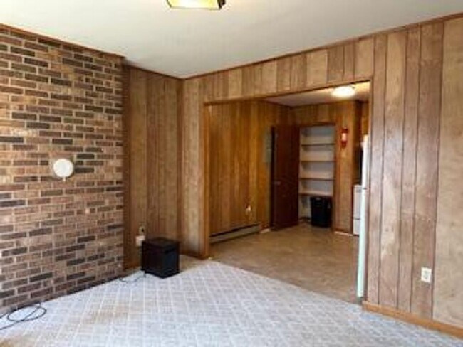 Building Photo - 85 Wilson St