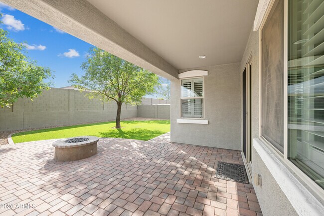 Building Photo - 2543 W Arroyo Way