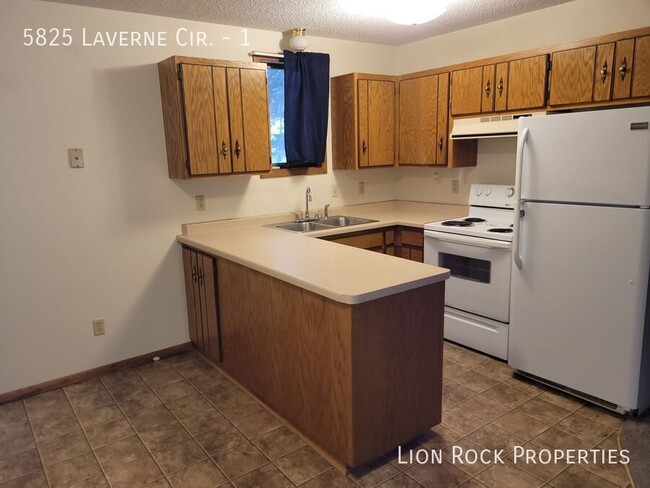 Building Photo - 5825 Laverne Cir N